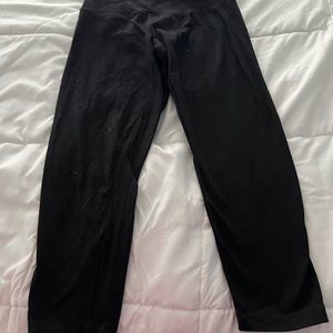Ruby Ribbon Capri leggings